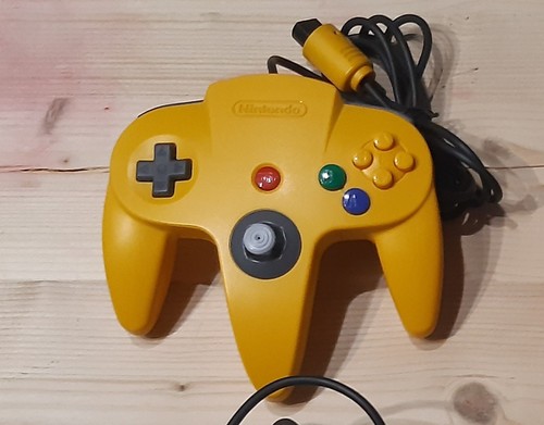N64 gamepad giallo